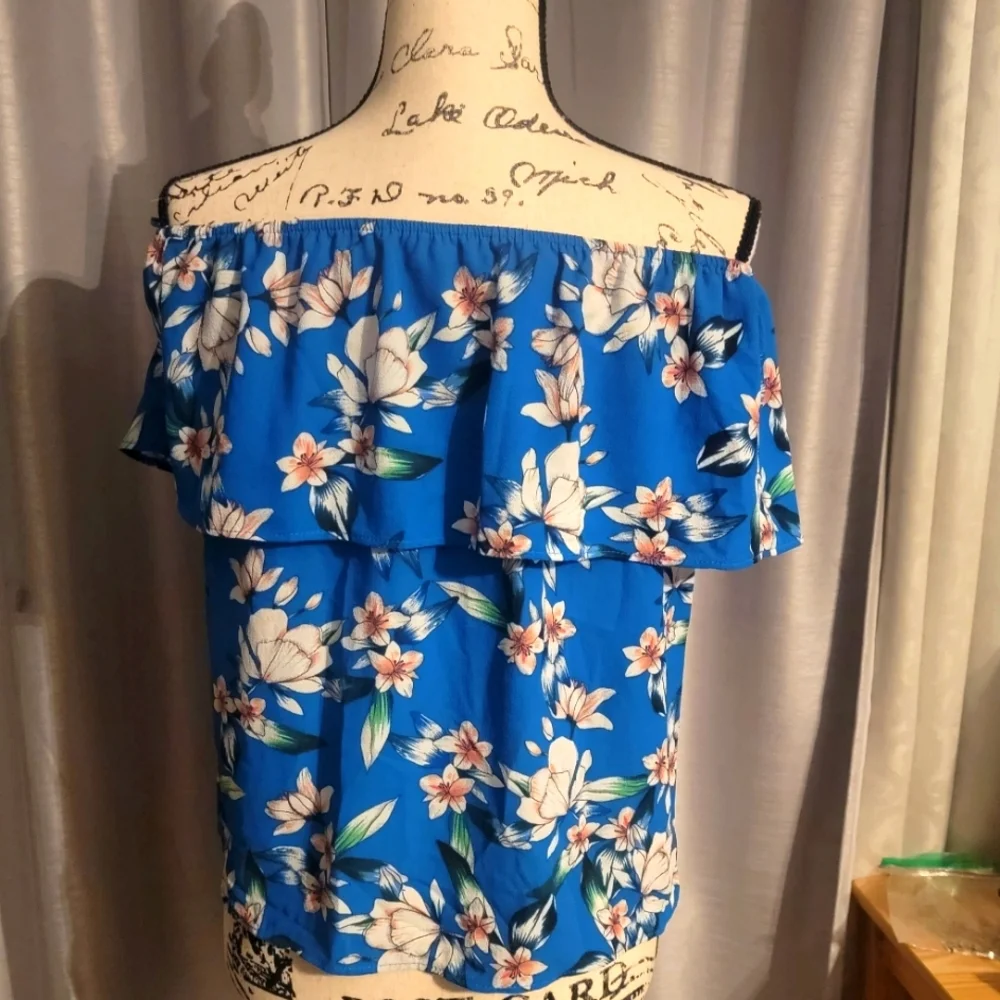 Off Shoulder Top Tropical Print - Picture 8 of 9